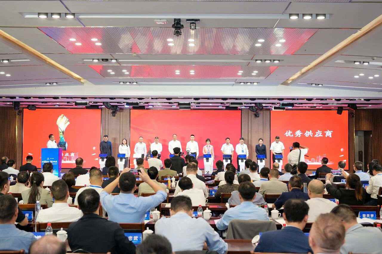 博云东方高性能纳米硬质合金棒材的卓越表现被中钨高新评为“优秀供应商”